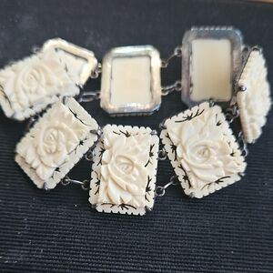 Elegant Cream Floral Bracelet